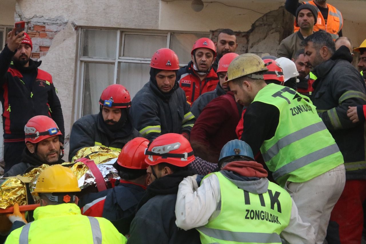 Depremin 158. Saatinde Mucize Kurtar