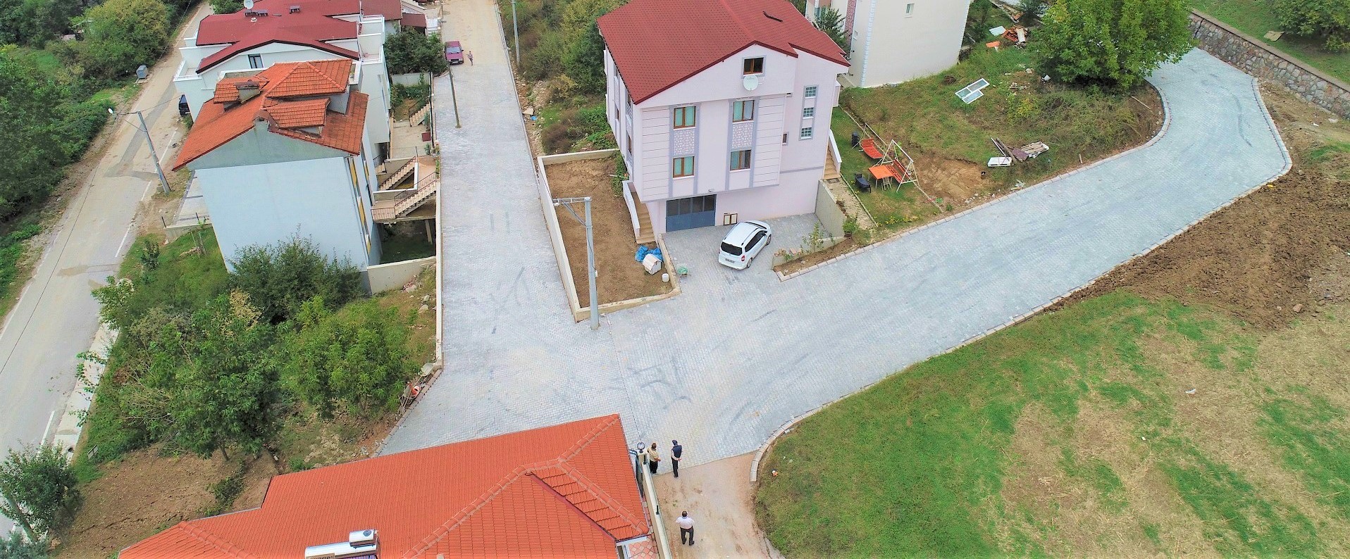 Altnkent Mahallesinde Parke Yol almas