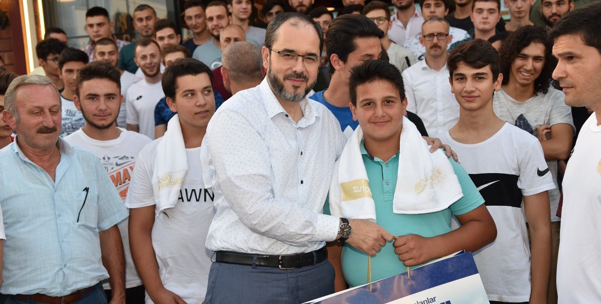 Bakan Ayaz Gelecek Nesil in alyor