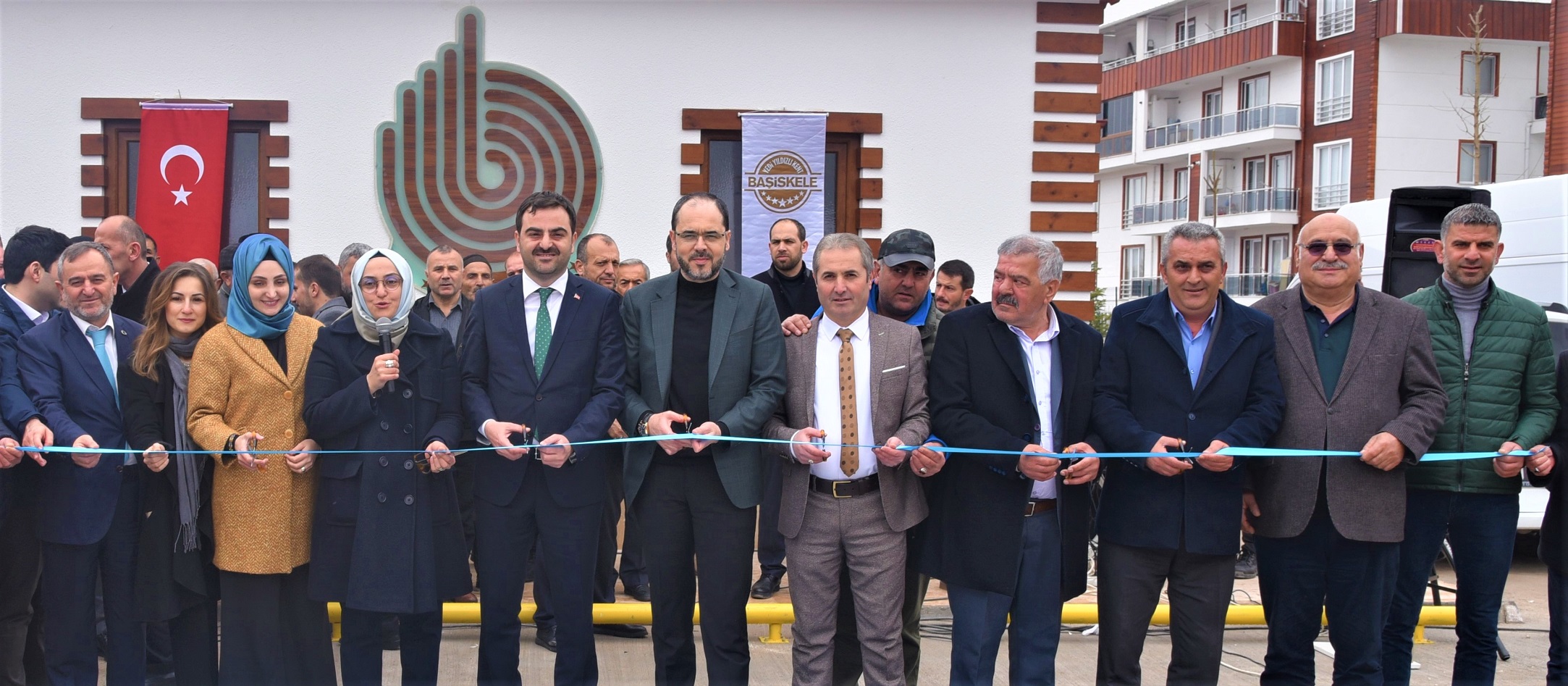 Bakan Ayaz, Hala Halk in alyor