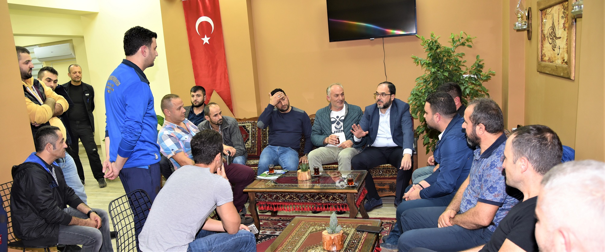 Halkn inden, Halkla  e Bakan