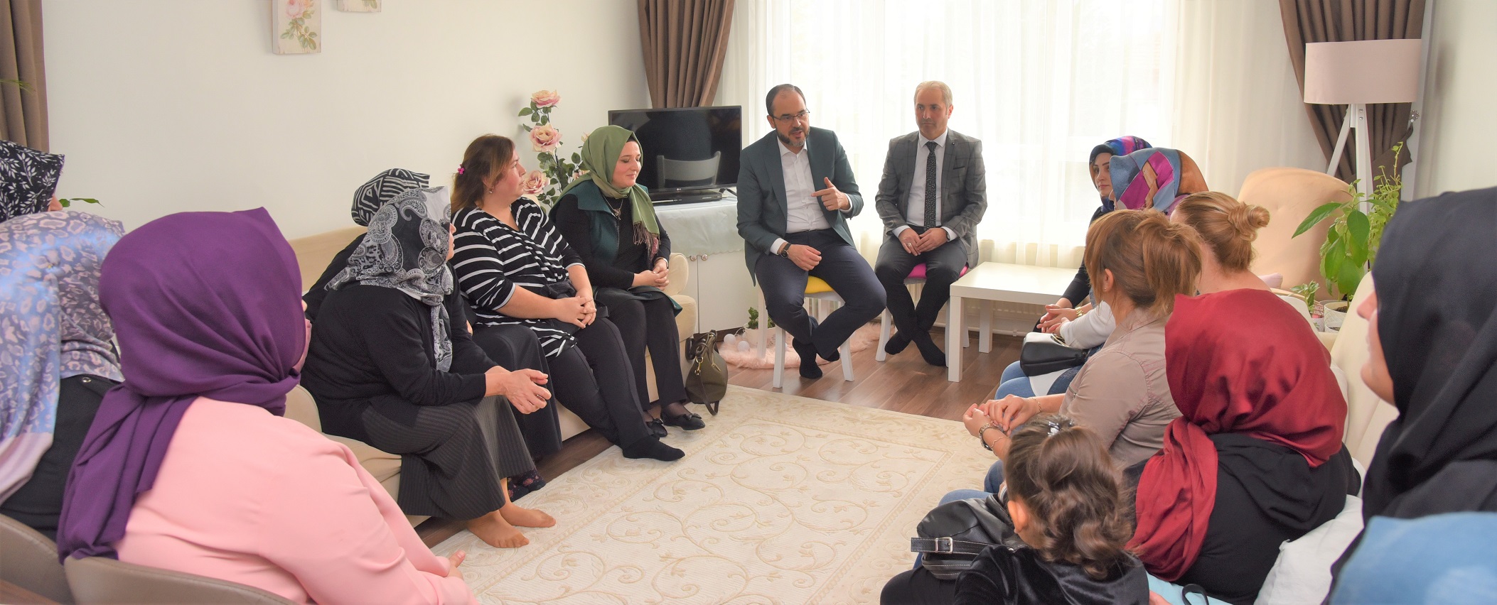 Bakan Ayazdan Scak ve Samimi Sohbet