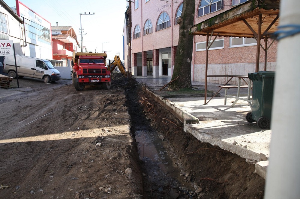 Ulu Caminin evresi Dzenleniyor