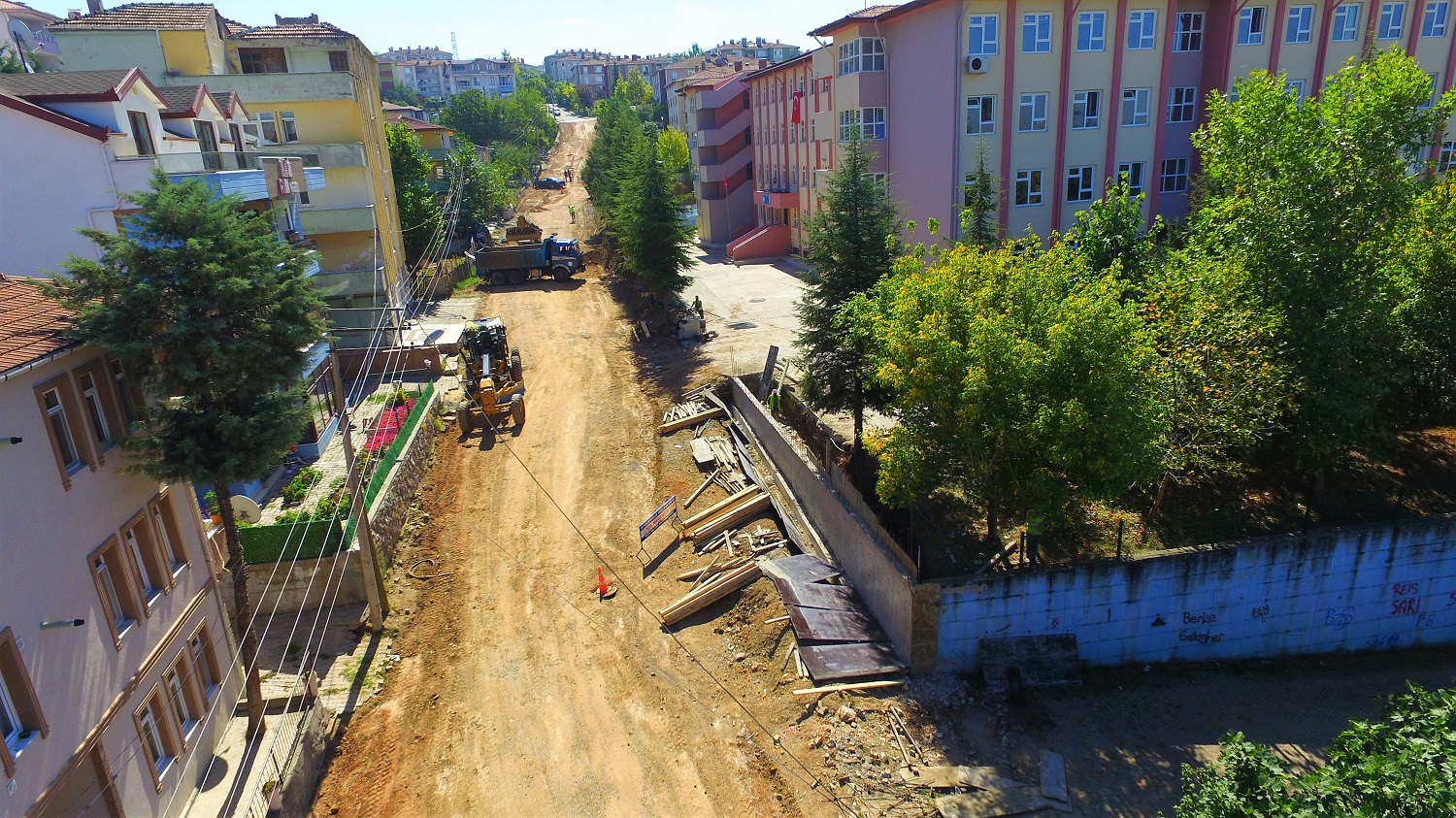 YOLLAR SALAM VE KULLANILI HALE GETRLYOR