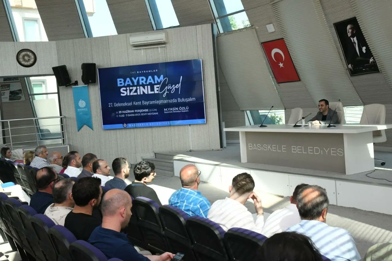 Bakan zl Mesai Arkadalaryla Bayramlat