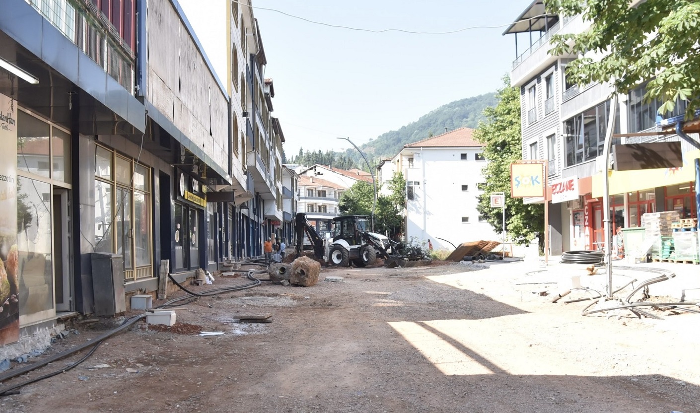 Cumhuriyet Caddesi�nde Modern D�n���m S�r�yor