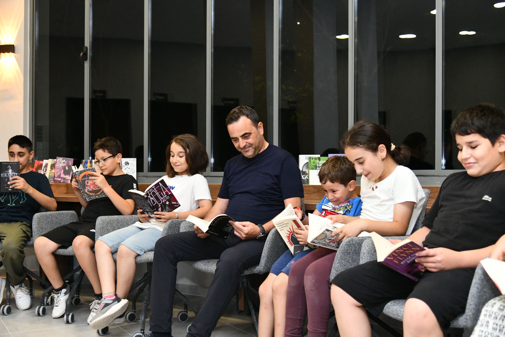 Genc-i l Kitap Kafe Hizmete Ald