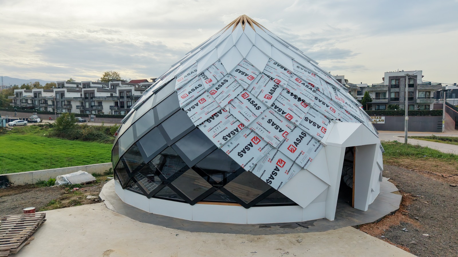 Gn Evi ve Kadn El Emei Maazasnda almalar Sryor