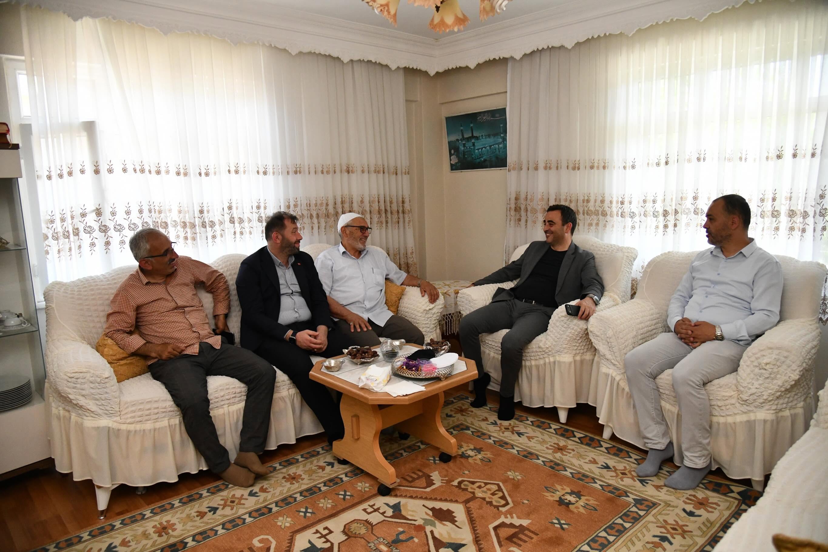 Ba�kan �zl��den Hac�dan D�nen Vatanda�lara Ziyaret