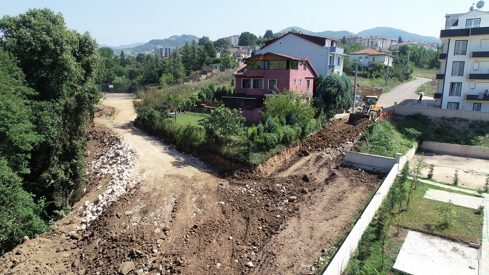 Baiskelede Yeni mar Yollar Alyor