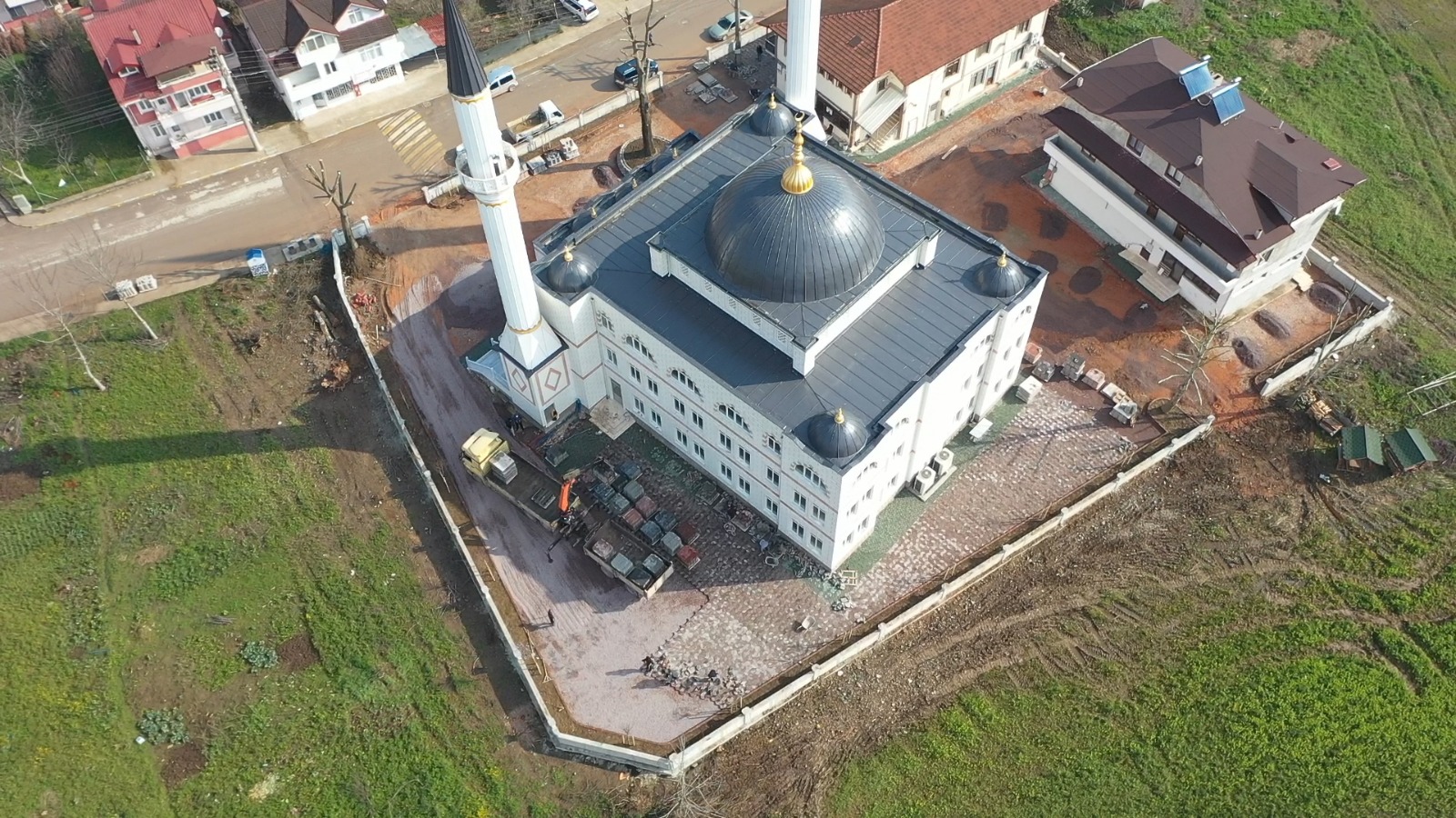 Karadenizliler Merkez Camiinde Estetik ve Kalc ler