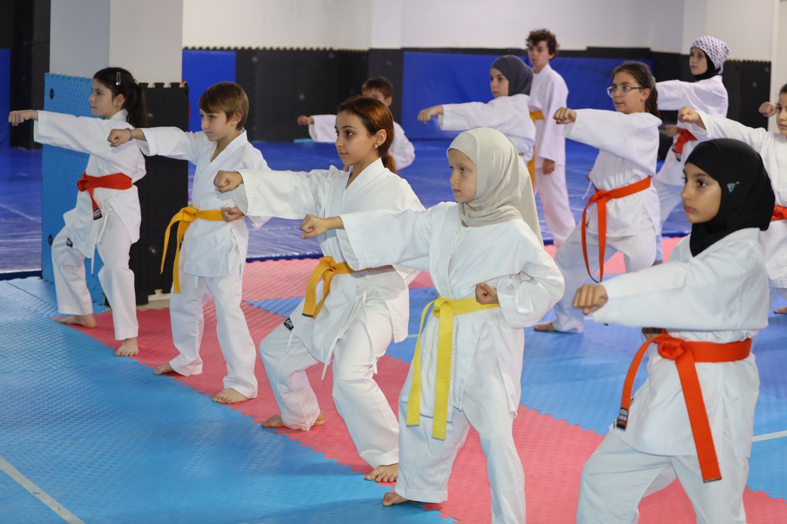 Genc-i lllar K Spor Okullarna Dolu Dizgin Balad