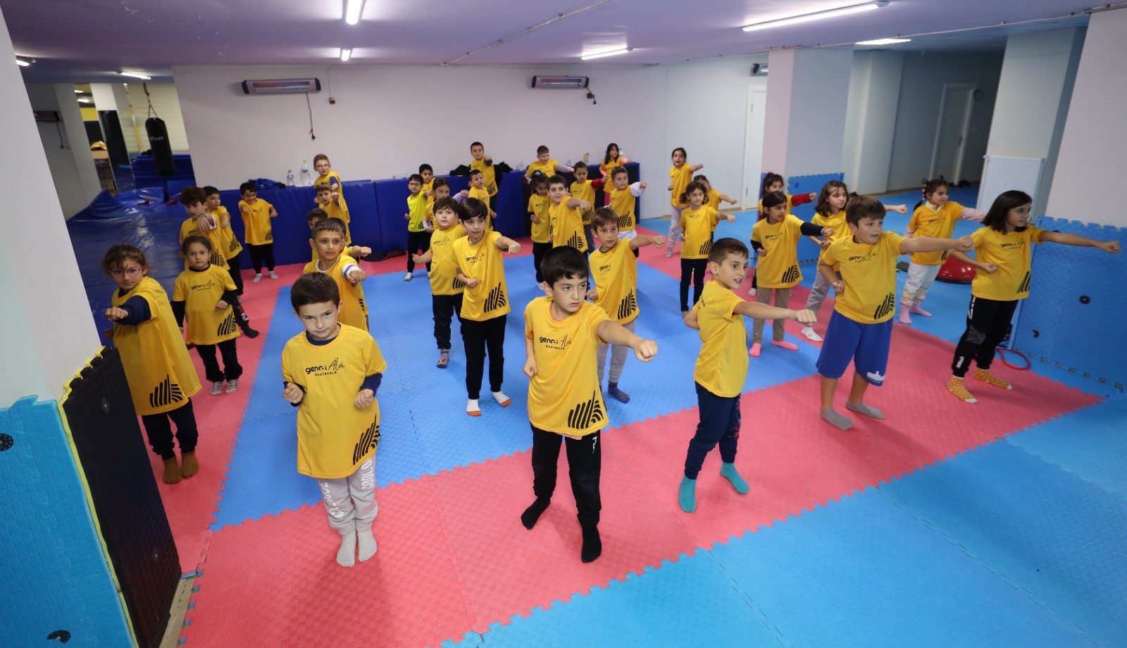 Genc-i lllar K Spor Okullarna Dolu Dizgin Balad