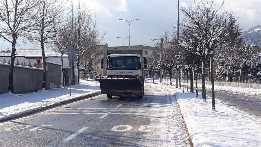 Baiskelede Youn Kar Yanda Yollar Ak Kald