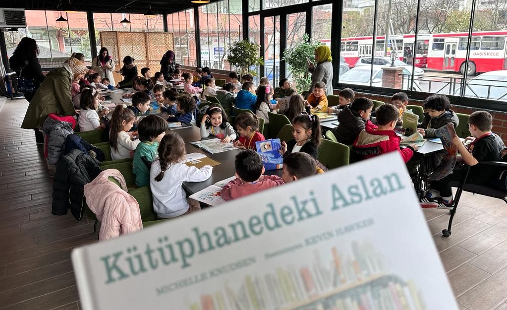 Baiskelede "Ktphaneler Haftas" Dolu Dolu Geti
