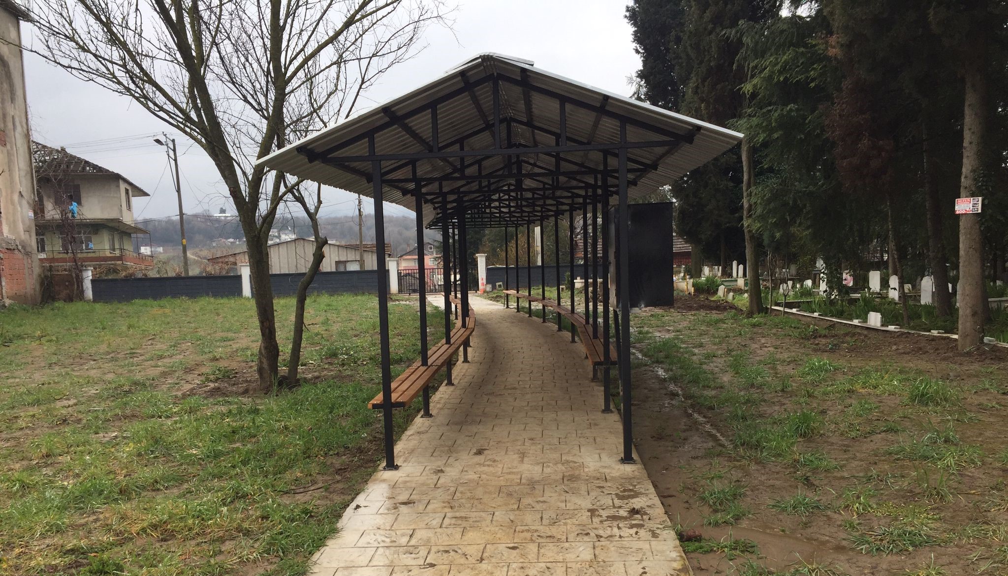 Kullar Merkez Mezarlna Sundurma