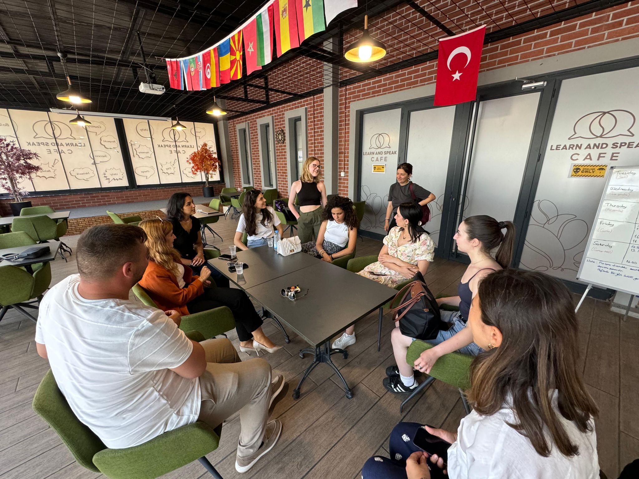Learn and Speak Cafe Hizmet Vermeye Balad