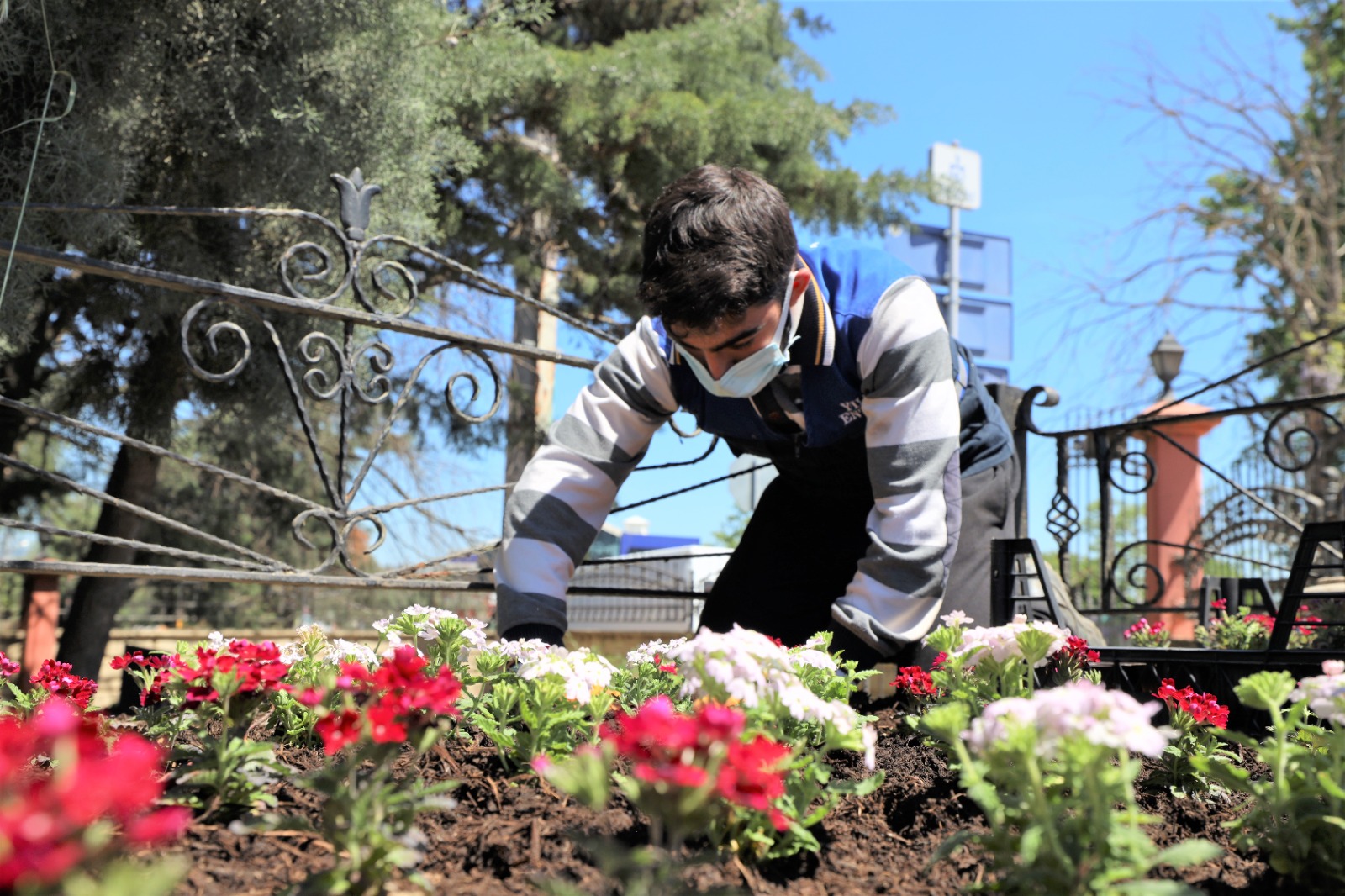 Mezarlklar ve ehitlikler Bayrama Hazrlanyor