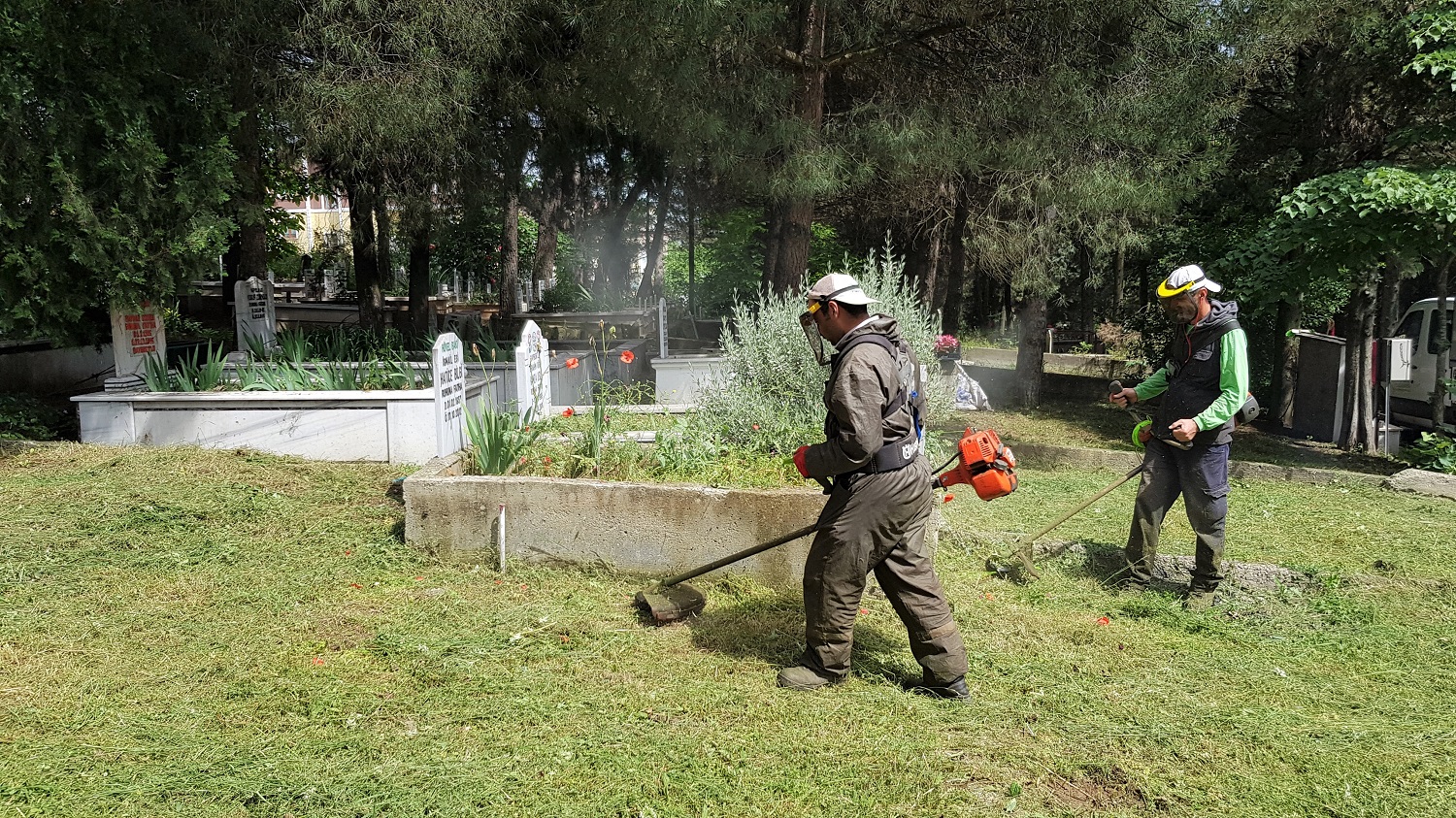 Mezarlklarda Yabani Ot Temizlii