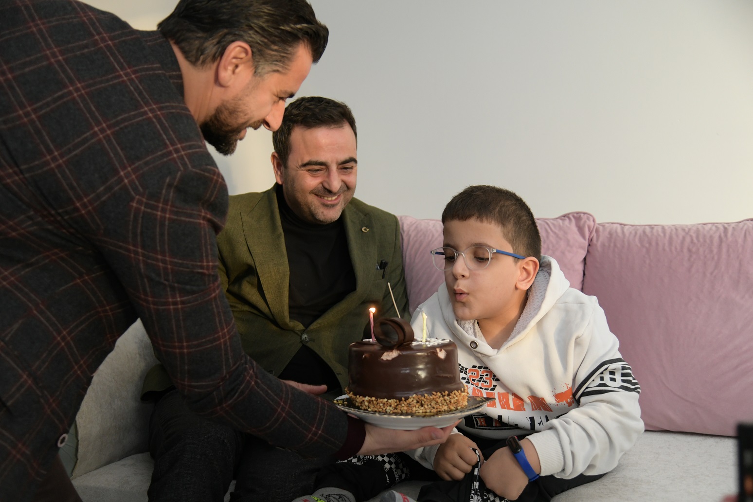 Bakan zlden Engelli Kardeine Doum Gn Srprizi