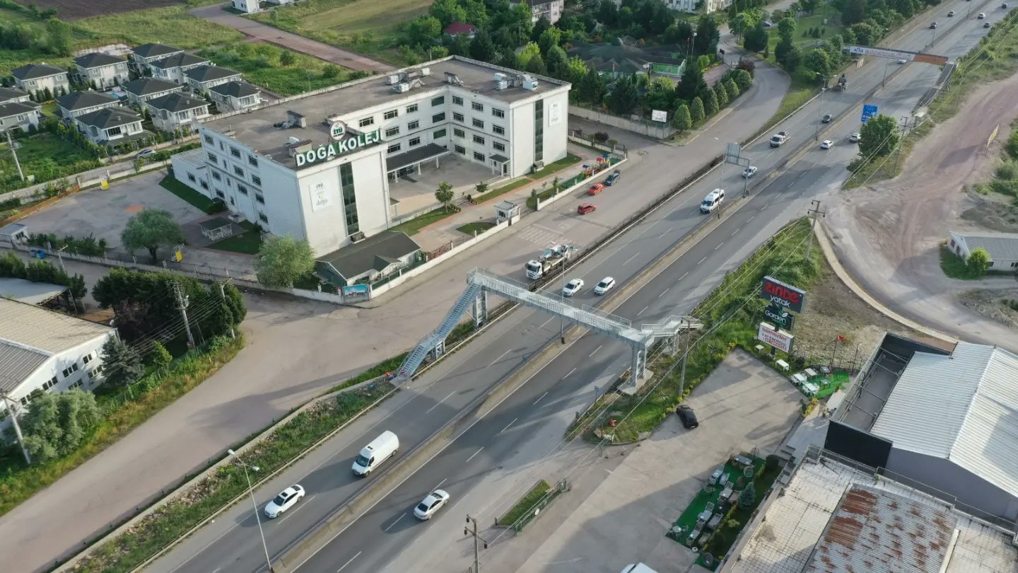Baiskelede Yayalara Yeni st Geit