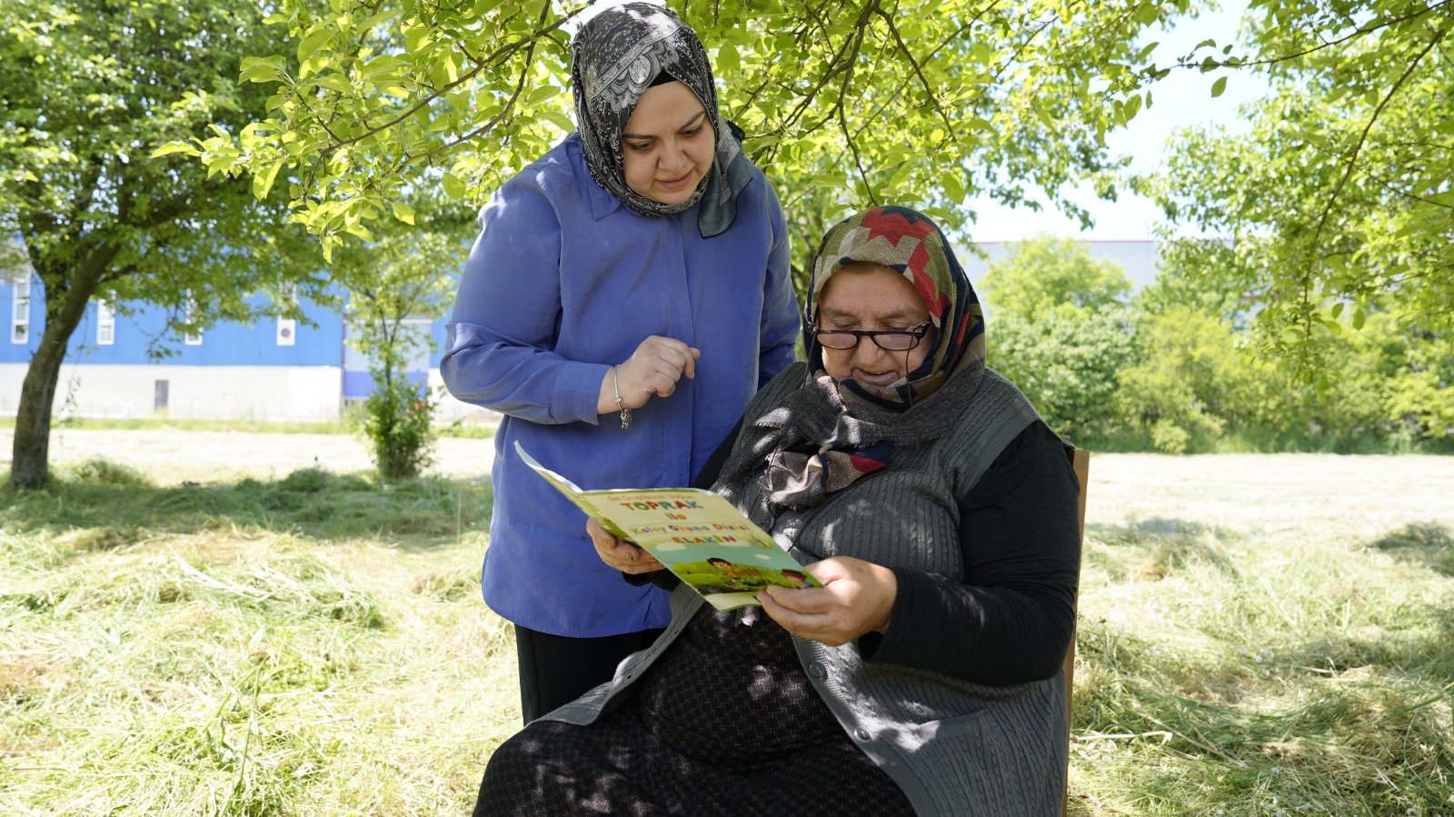 Baiskelede Havva Teyze 70 Yanda Okuma Yazma reniyor