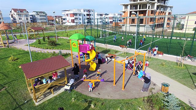 SALIK YOLU SOKAK PARKI CIVIL CIVIL