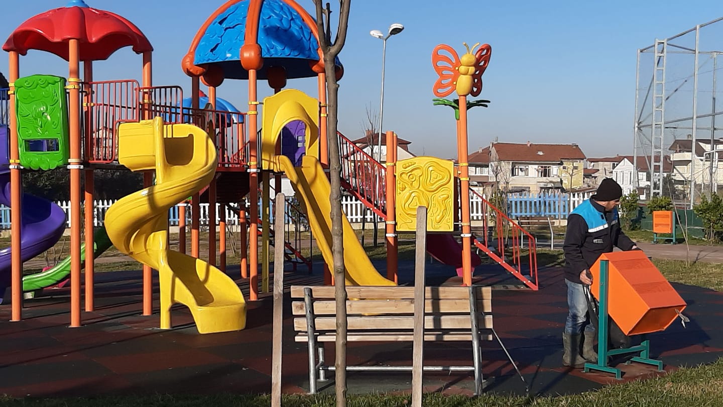 Park ve Bahelerde Mntka Temizlii Devam Ediyor