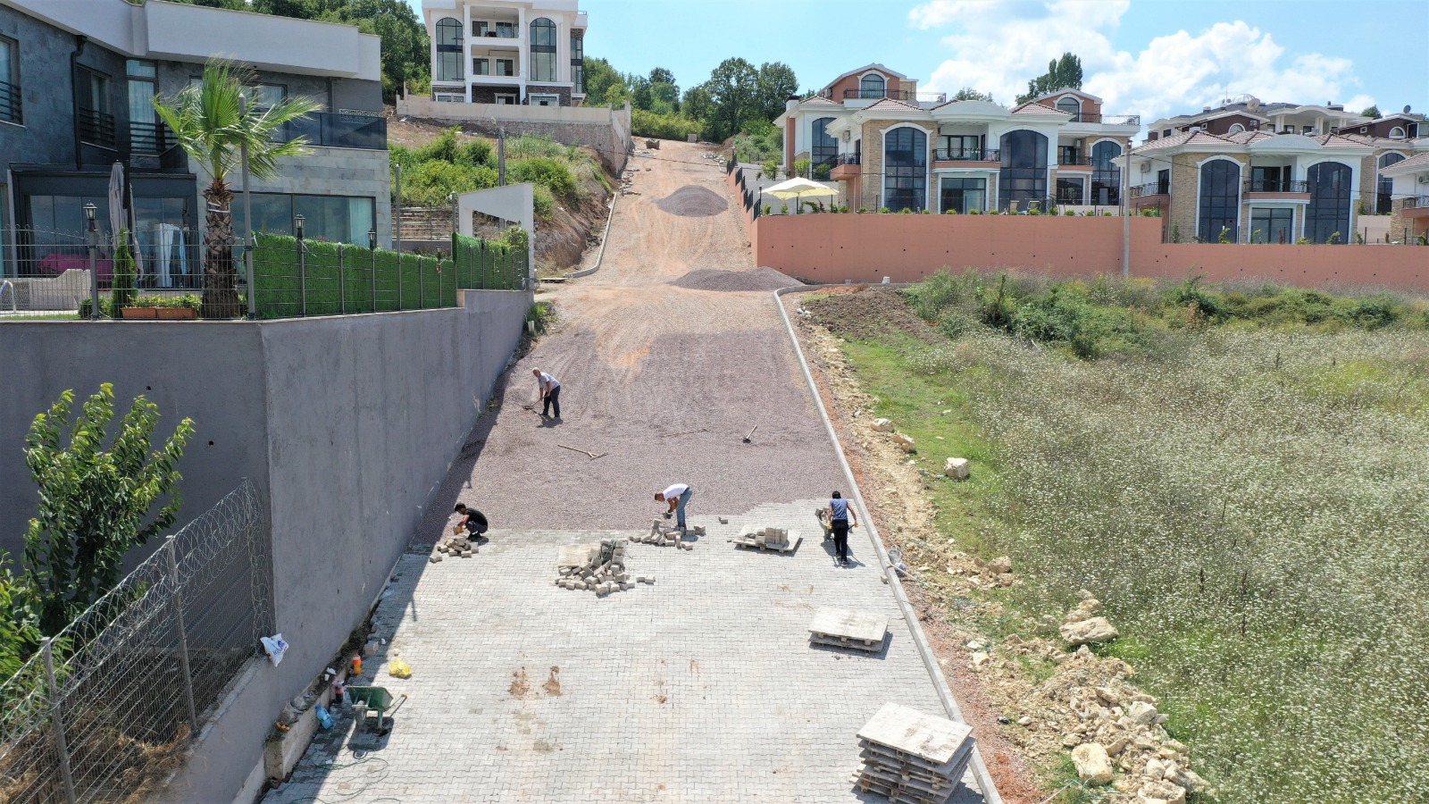 Baiskele Yollar Asfalt ve Parke Talaryla Kaplanyor