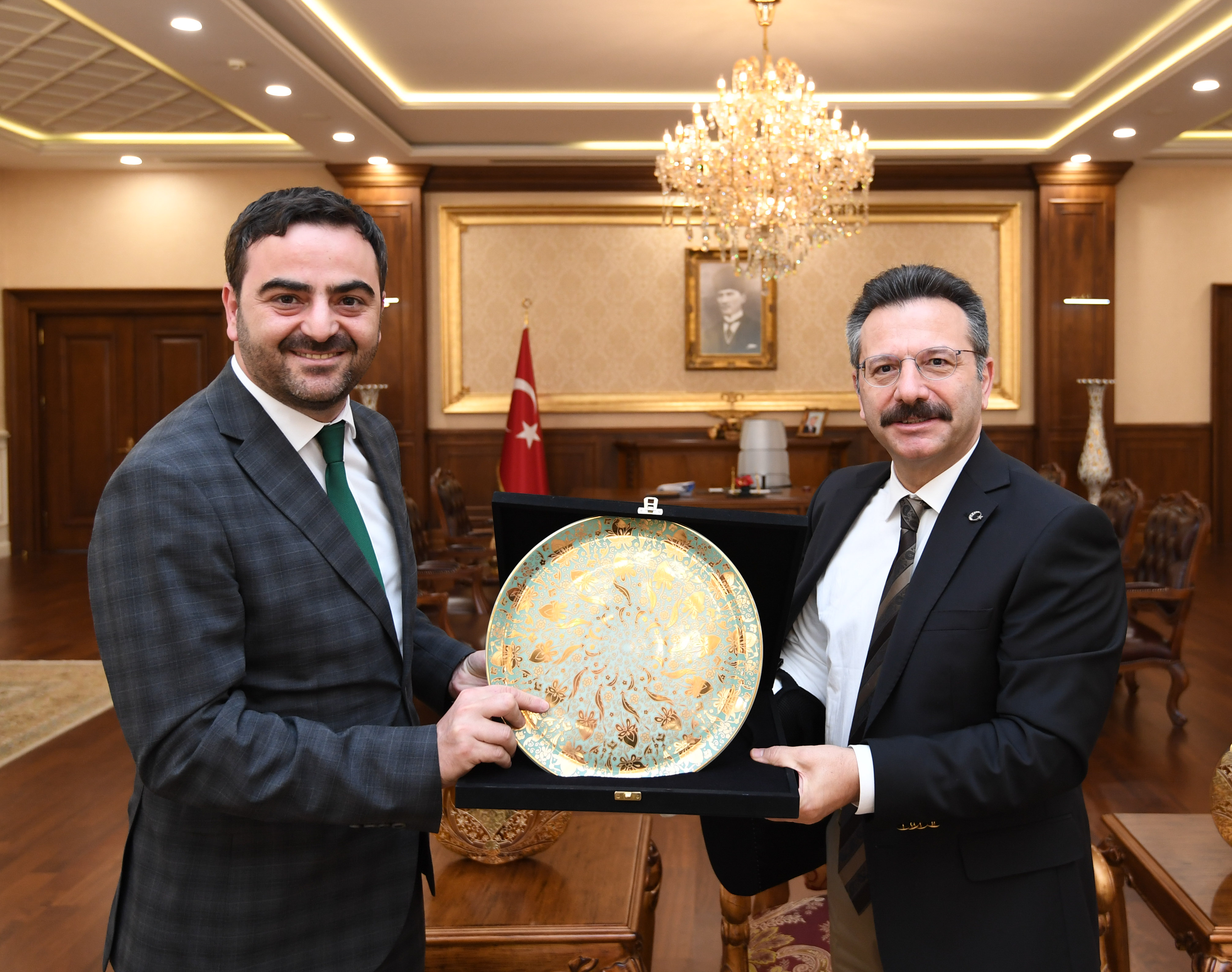 Bakan zlden Vali Aksoya Ziyaret 