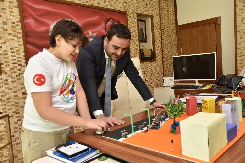 Bakan zlden rencilerin Projelerine Destek