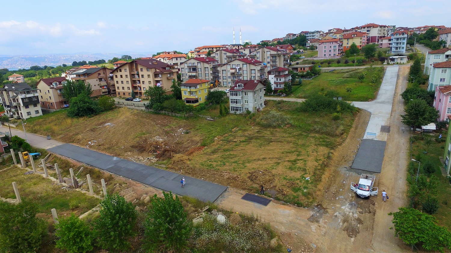 5 SOKAKTA BETON YOL ALIMASI YAPILDI