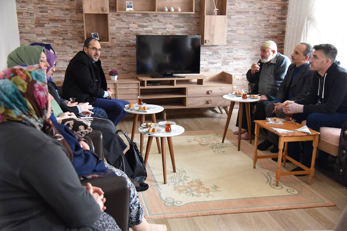 Baiskelede Baar Diyalogdan Geliyor 