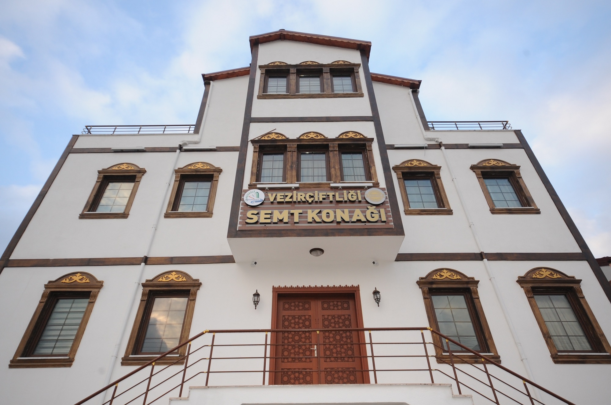  BASKELEDE DEV YATIRIMLAR AILIYOR