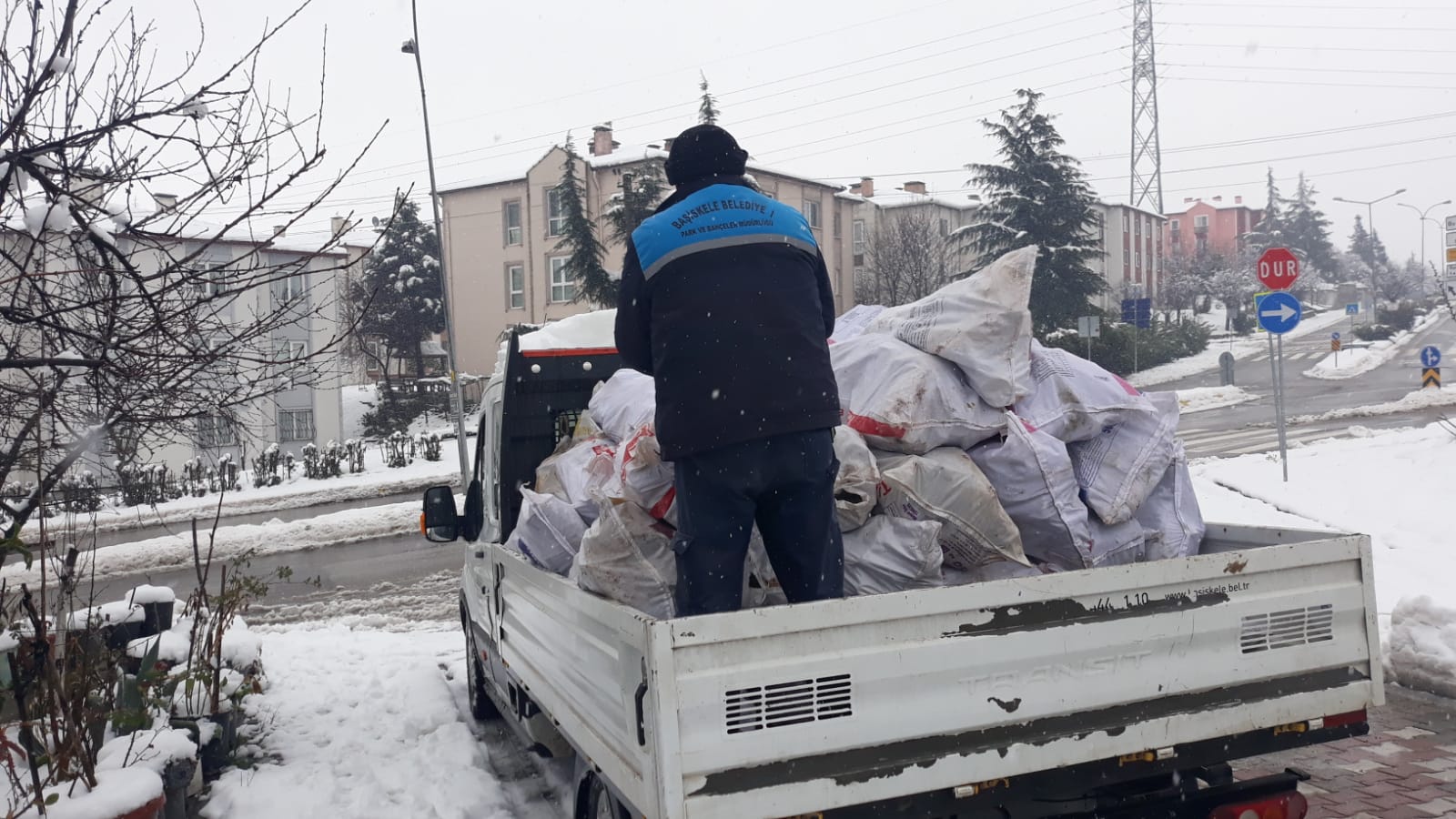 Baiskelede Yakacak Odun Yardm Devam Ediyor