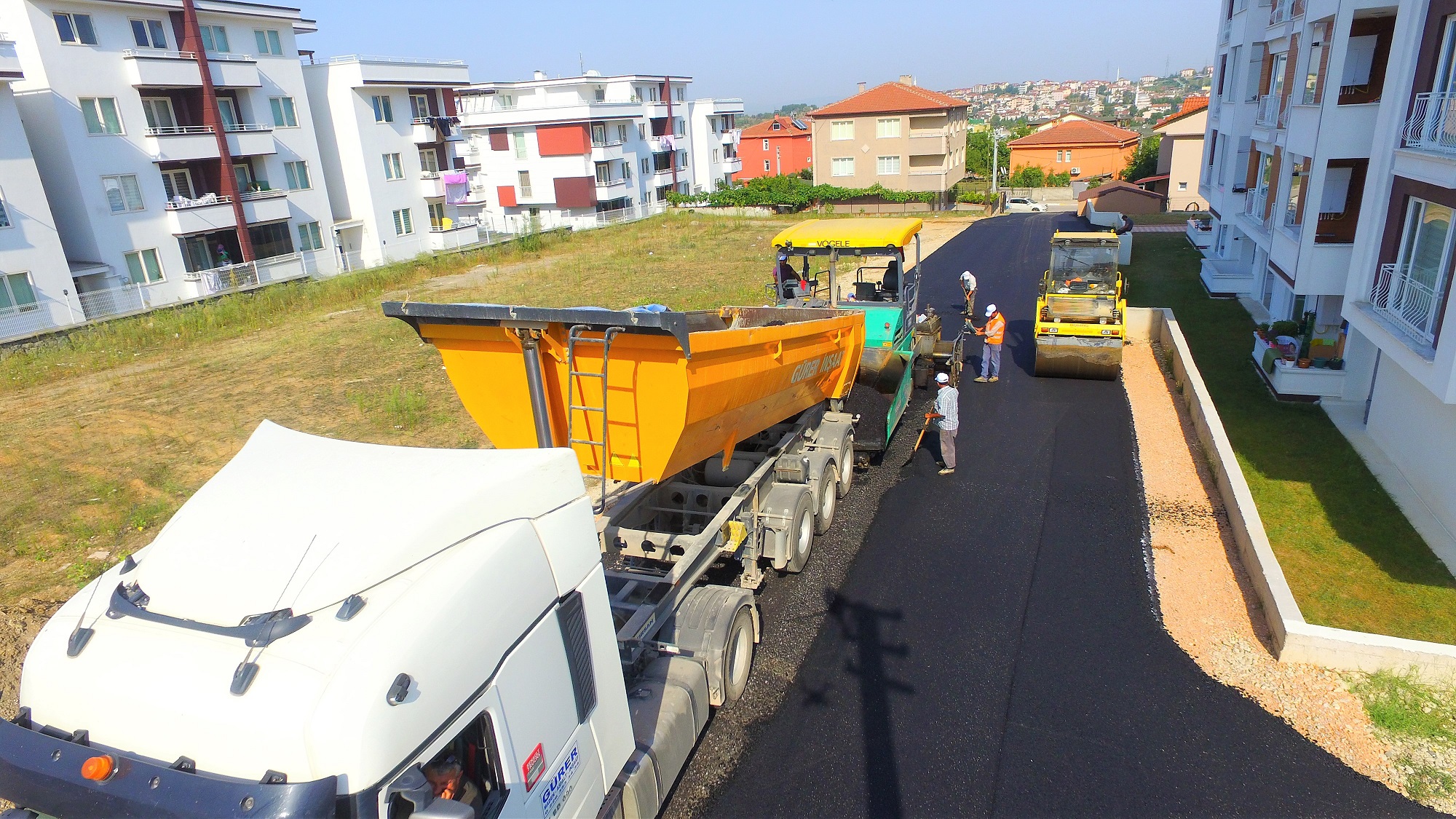 4 SOKAK DAHA ASFALTLANDI
