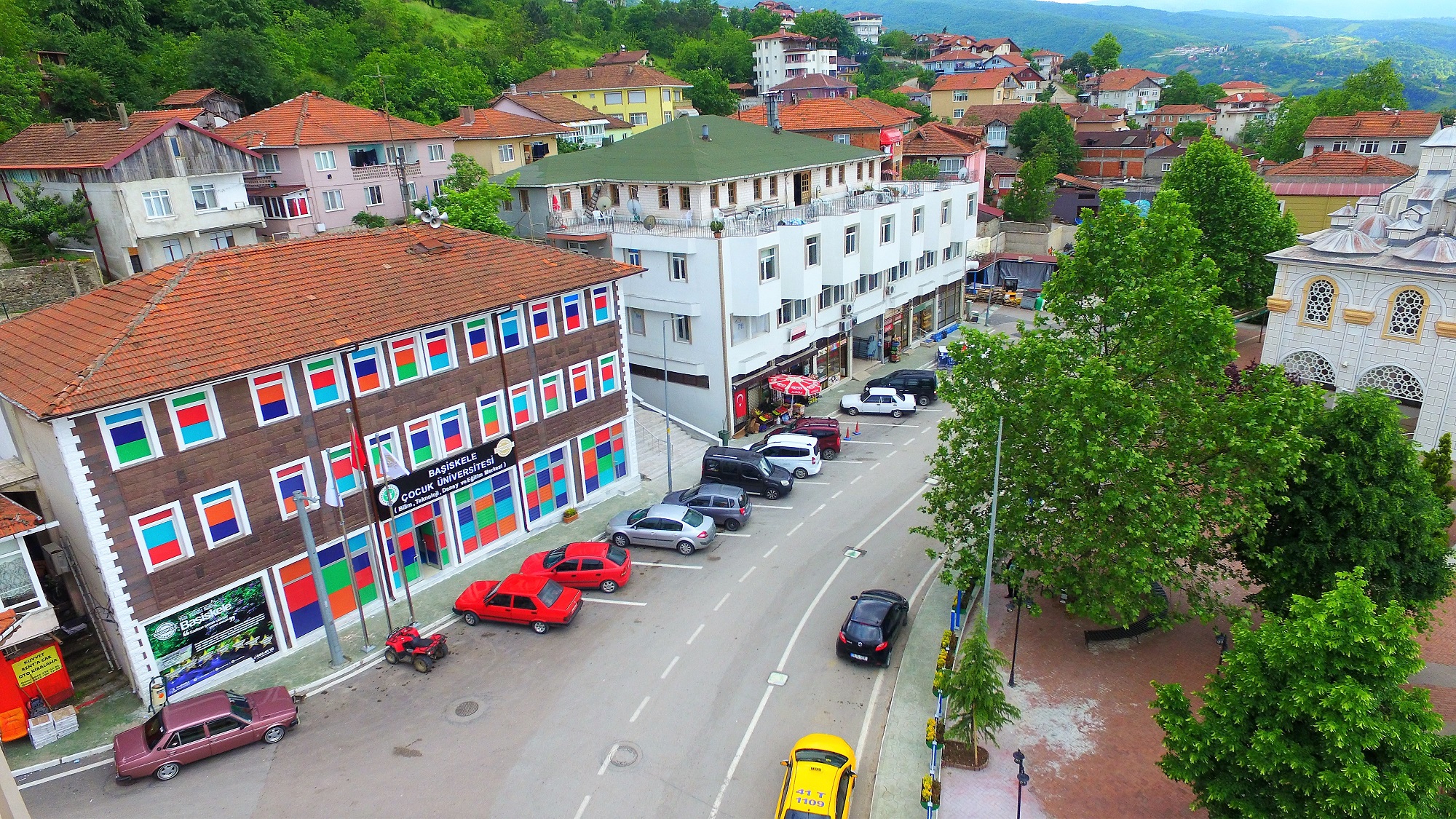 YEN NESLN NVERSTESݴNDE YAZ OKULU BALIYOR