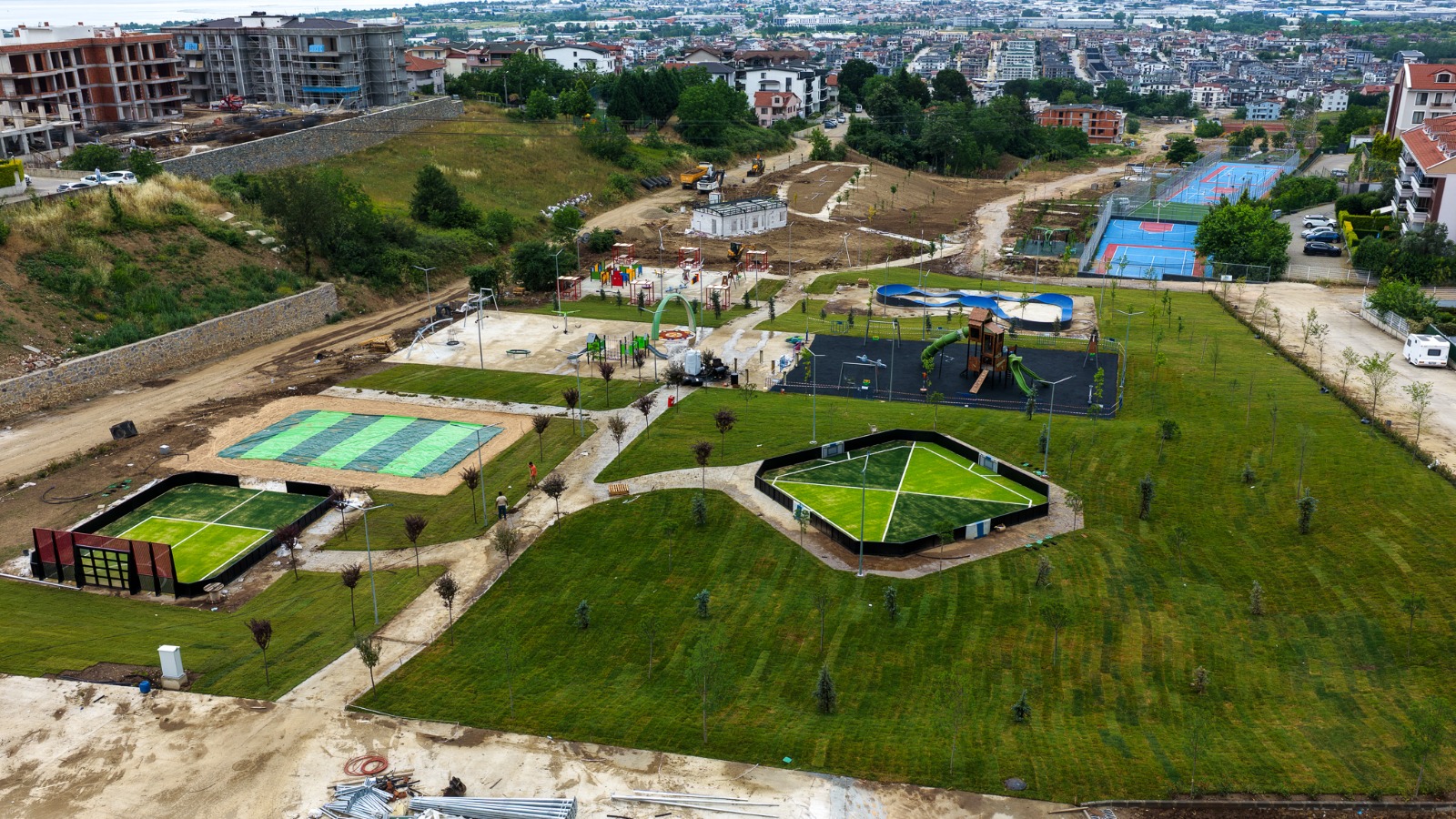 Ye�ilyurt Millet Bah�esi A��l��a Haz�rlan�yor
