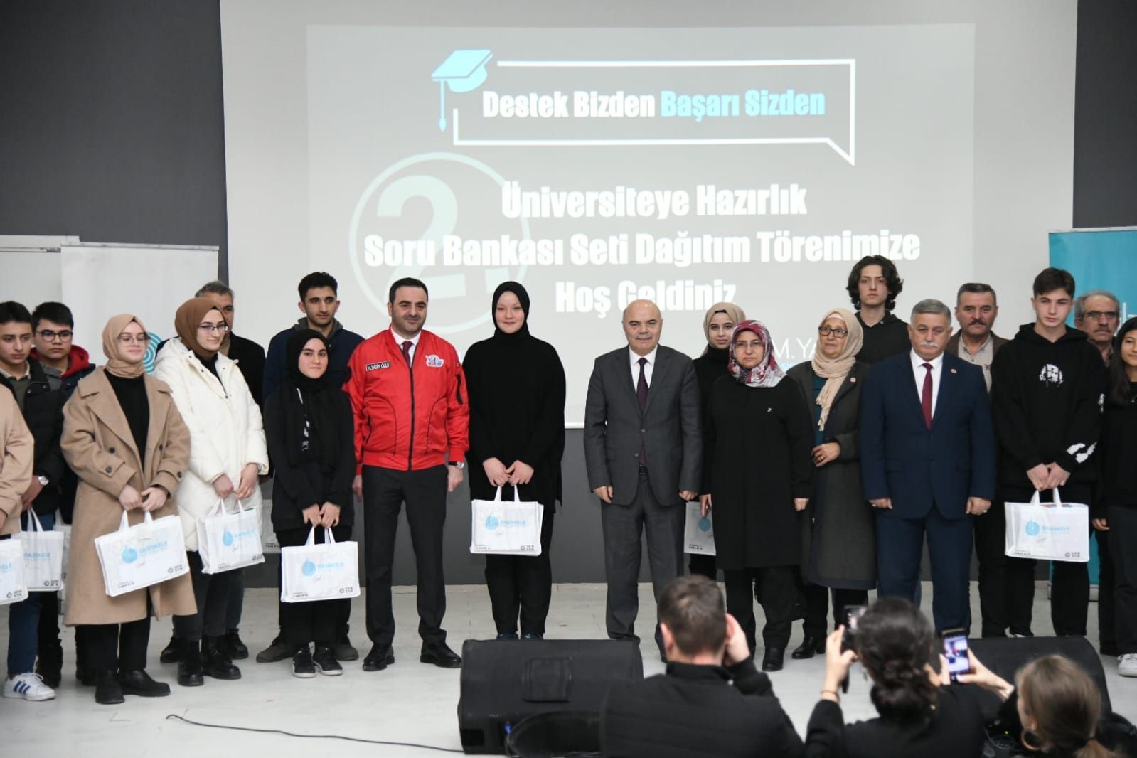 Yeni niversiteli Genlere 3000 TL Eitim Destei