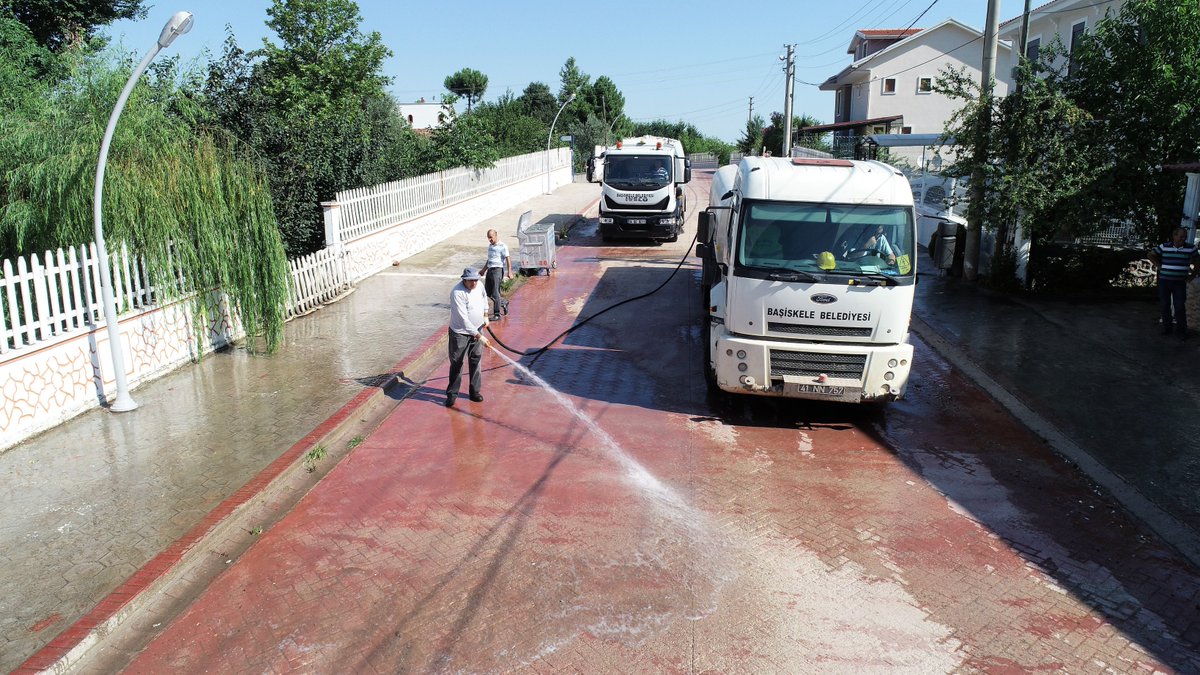 Baiskelede Yollar ve Kaldrmlar Temizleniyor 