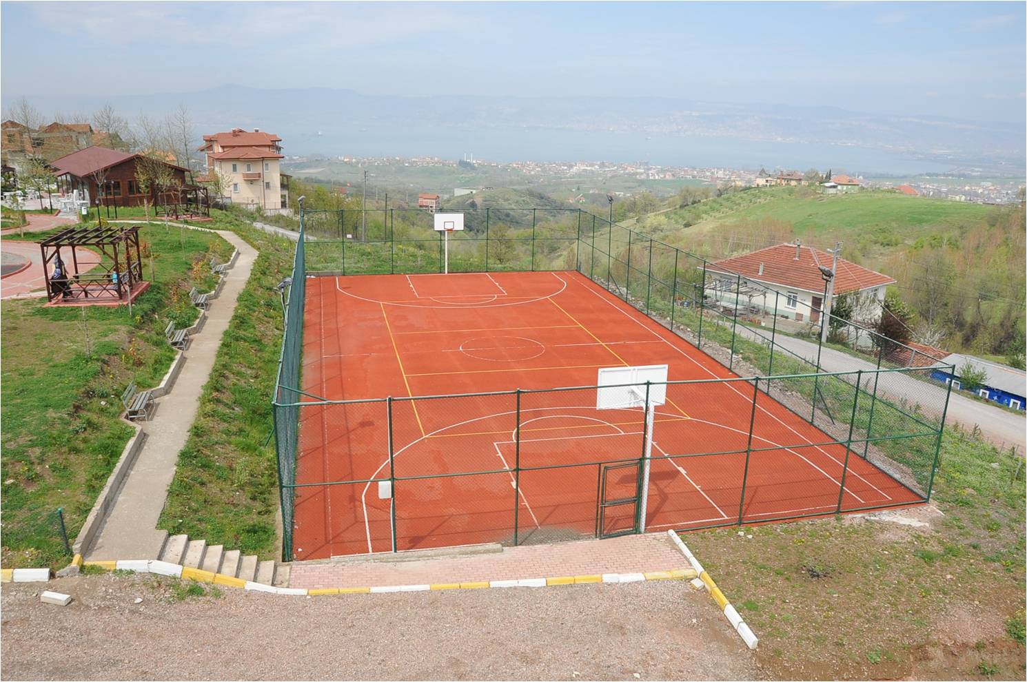 Manzara Park Basketbol-Voleybol-Tenis Sahas